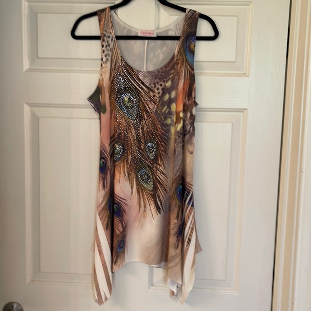 Versatile sleeveless tunic by Pretty Woman.